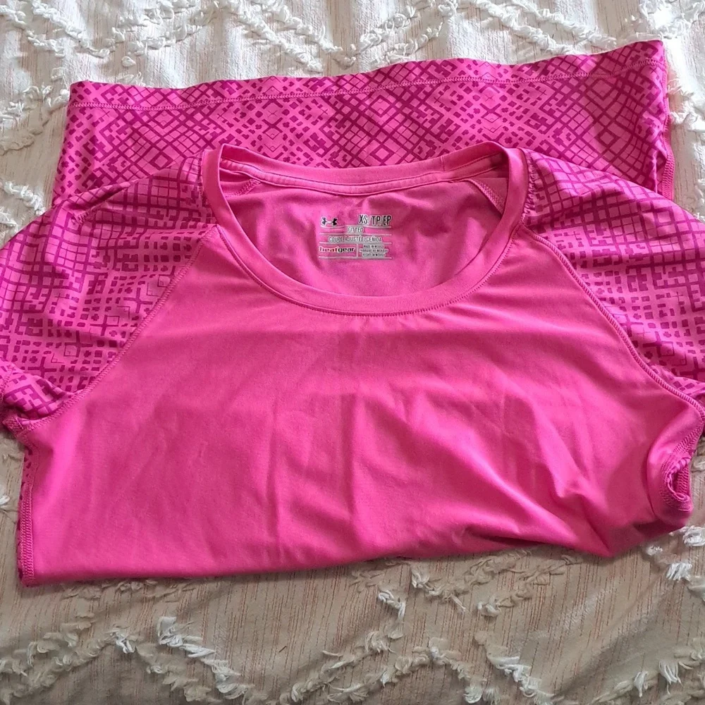 UNDER ARMOUR EXTRA SMALL TEE - Picture 1 of 1